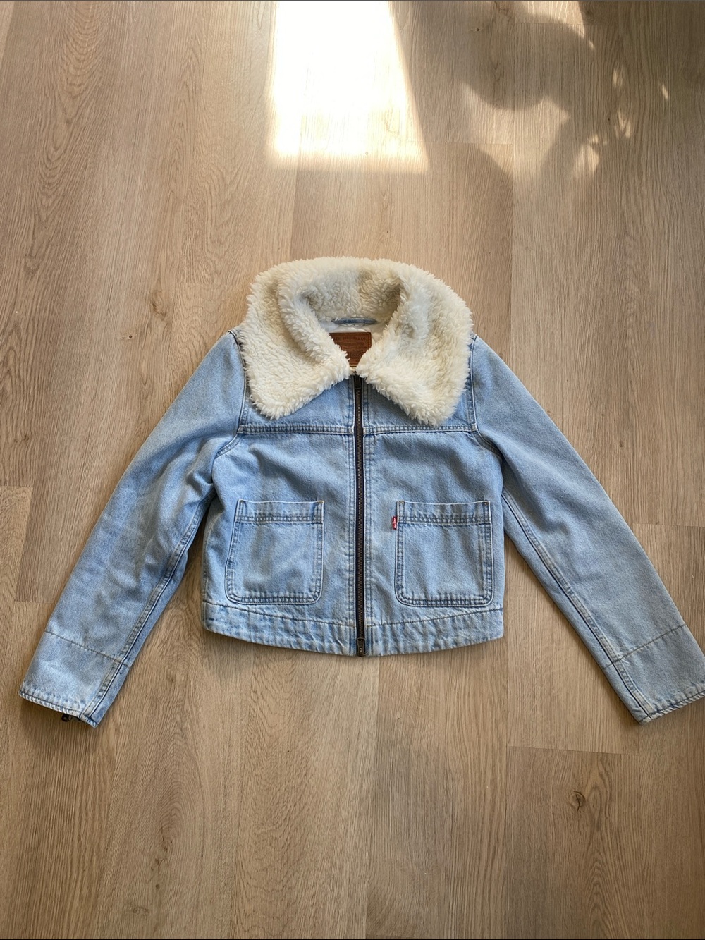 Levi’s Premium Sherpa Collar Cropped Denim Jacket Light Wash Size S - Picture 3 of 13